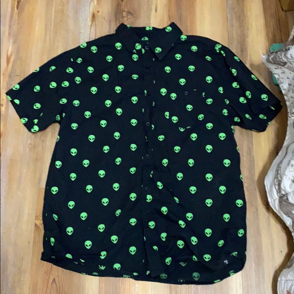 Men’s alien button down